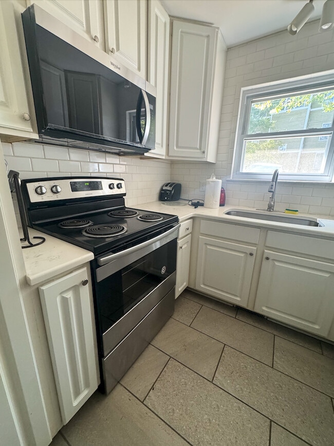 Building Photo - 205 Sunrise Ln