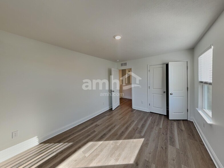 Building Photo - 1034 Heritage Blvd