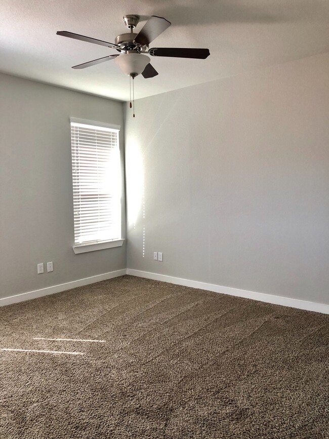 Building Photo - Luxury 3 Bedroom Duplex Located in Midloth...