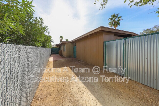 Building Photo - 5650 E Pima St