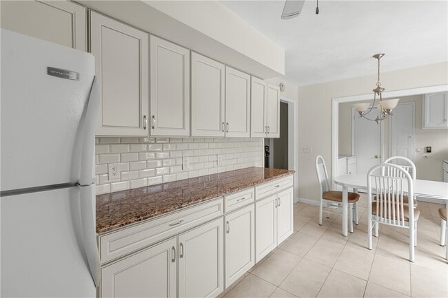 Building Photo - 137 Honness Ln