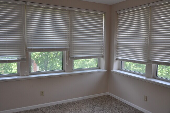 Building Photo - 5936 McPherson Ave