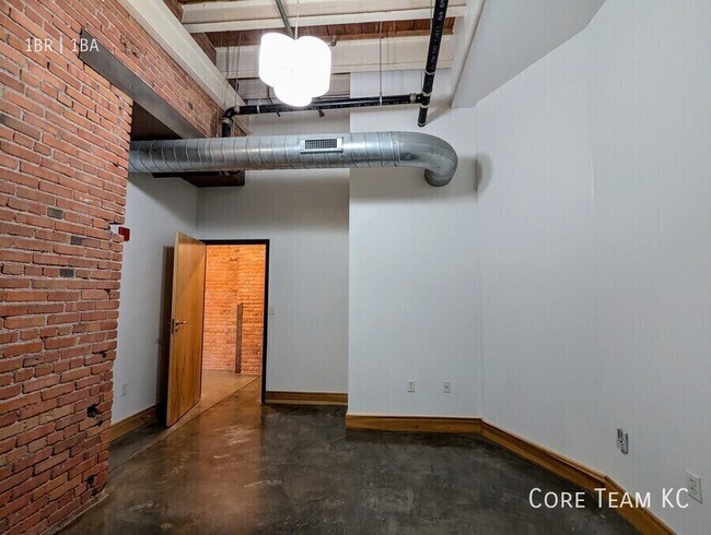 Building Photo - 382 W 22nd St