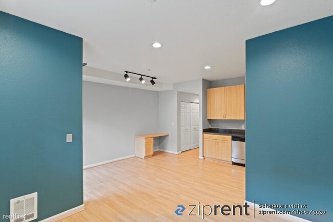 Building Photo - 1 br, 1 bath Condo - 1121 40th Street, Eme...