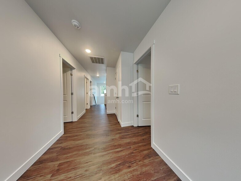 Building Photo - 7920 Selah St SW