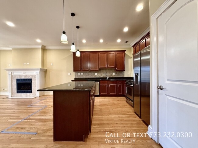 Building Photo - 5528 S Indiana Ave