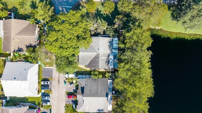 Building Photo - 11110 SW 9th Pl