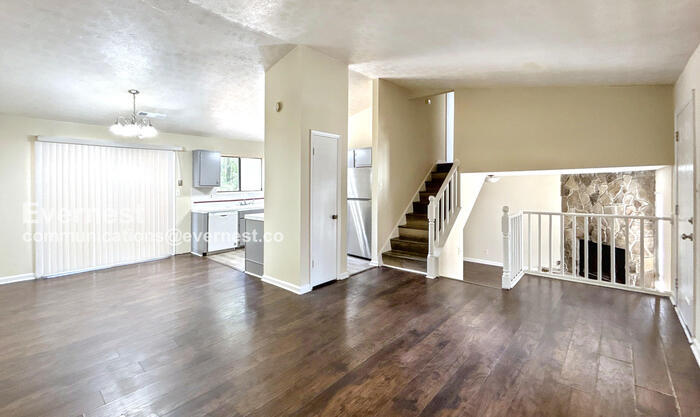 Building Photo - 1888 Singer Way