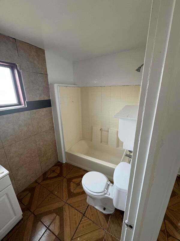 Building Photo - 7602 W Whitton Ave