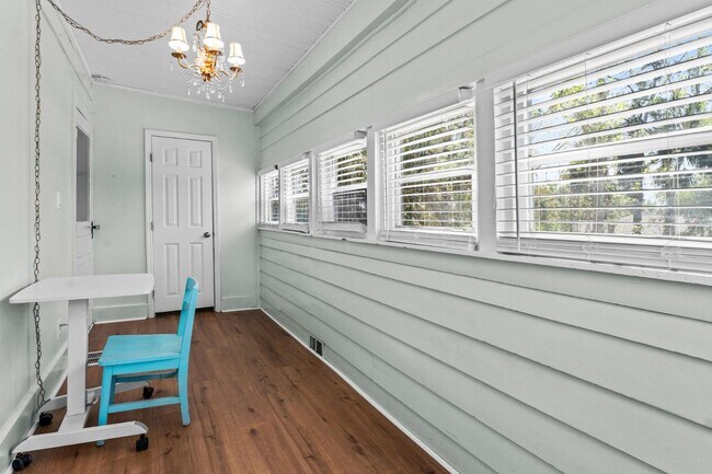 Building Photo - 4347 22nd Ave S