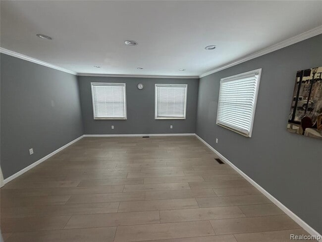 Building Photo - 115 Linhart St