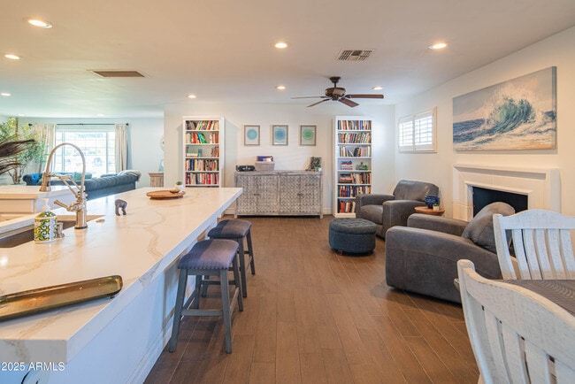 Building Photo - 1909 E Bethany Home Rd