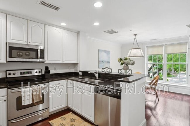 Building Photo - 728 S Shelmore Blvd