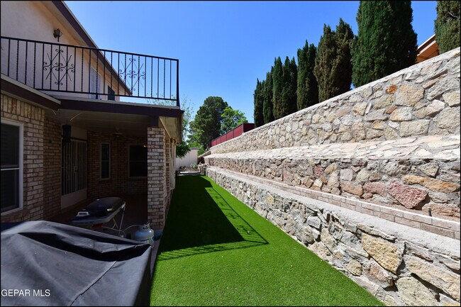 Building Photo - 1857 Ralph Janes Pl