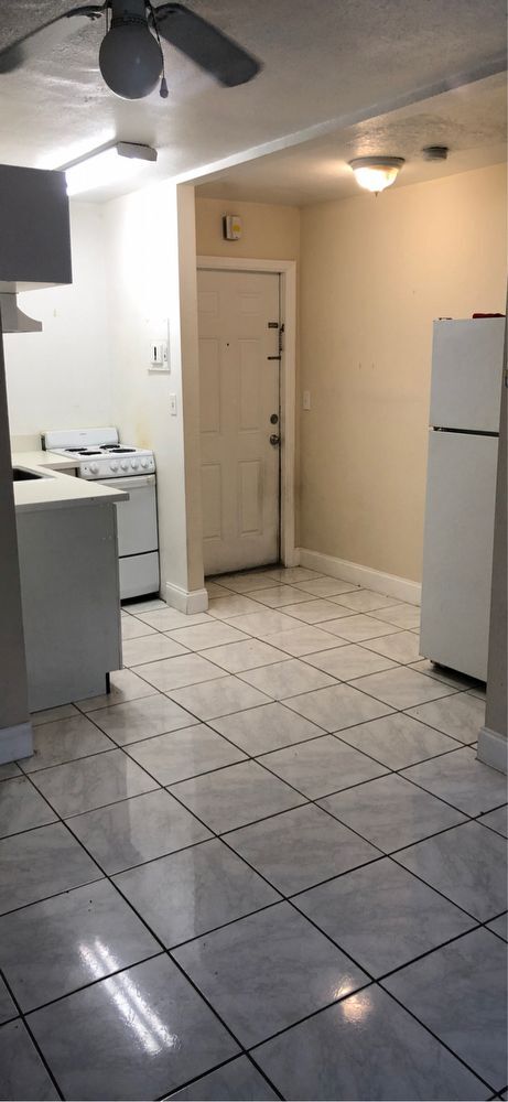 Building Photo - 4800 Hollywood Blvd - 1H