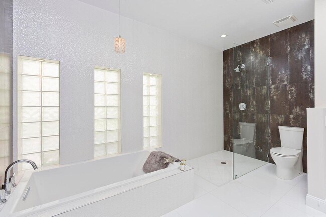 Building Photo - 511 Golden Harbour Dr