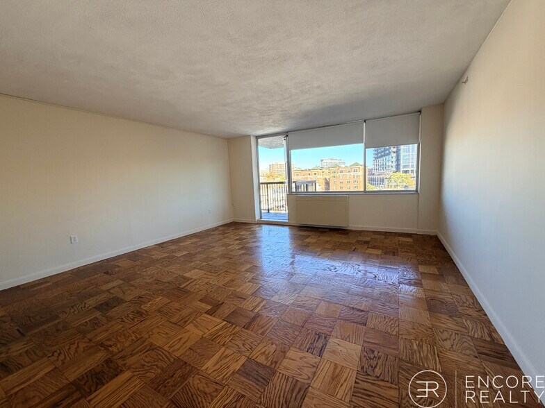 Building Photo - 16 Monmouth Ct