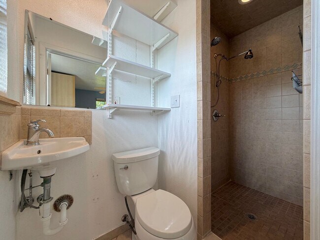 Building Photo - 7103 Twin Crest Dr