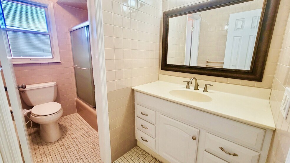 Hallway Full Bath #1 - 24 Gall Ave