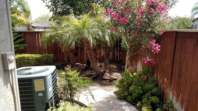 Building Photo - Amazing 4 bedroom home in gated community near highly rated schools and beach