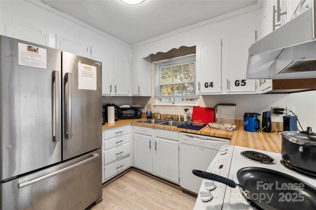 Building Photo - 10702 Blue Heron Dr