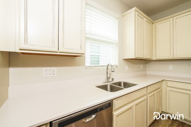 Building Photo - 2430 Sanderling St