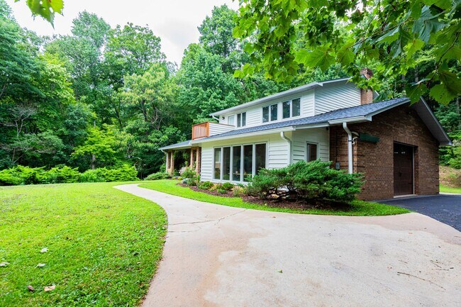 Building Photo - 26 Indian Knob Rd
