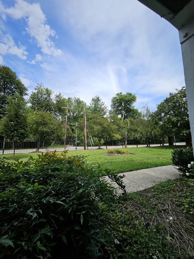Building Photo - 317 Homeland Southway