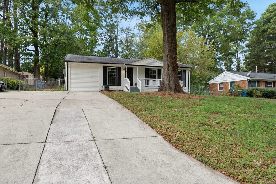 Building Photo - 2910 Driftwood Dr