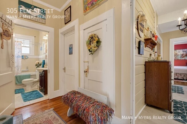 Building Photo - 305 Elm St