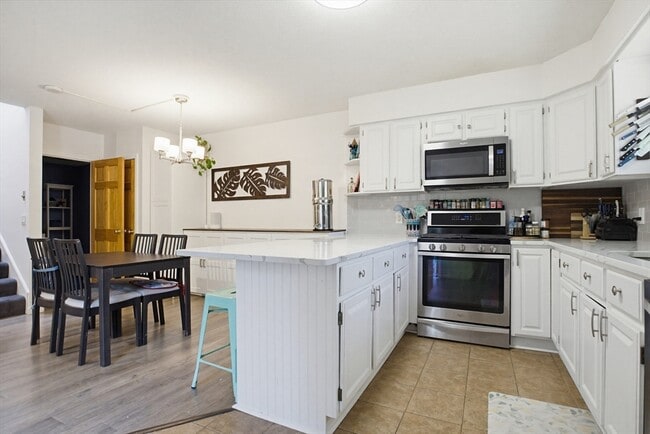 Building Photo - 49 Captain Eames Cir