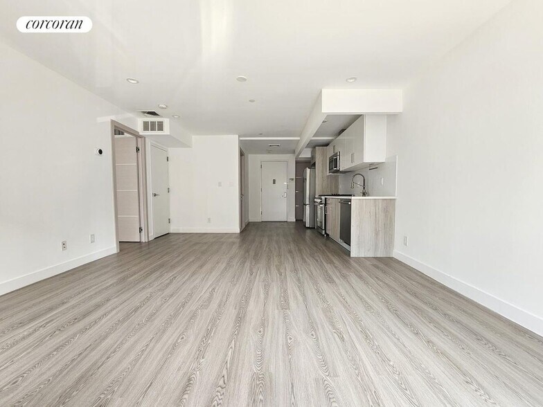 Building Photo - 2025 Ocean Ave