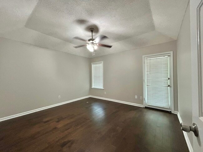 Building Photo - 1117 Dove Hollow Cir W