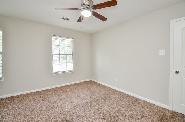 Building Photo - 13410 Cricklewood Creek Ln