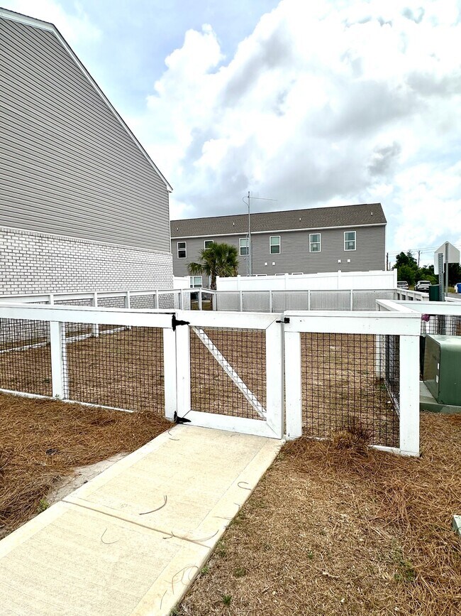 Building Photo - 5870 Tyndall Pl