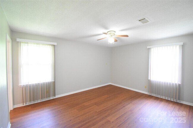 Building Photo - 4099 Shenandoah Dr SW