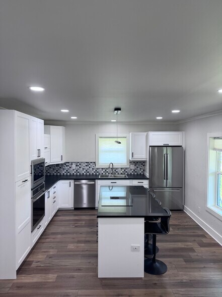 Building Photo - 108 Henry Ln