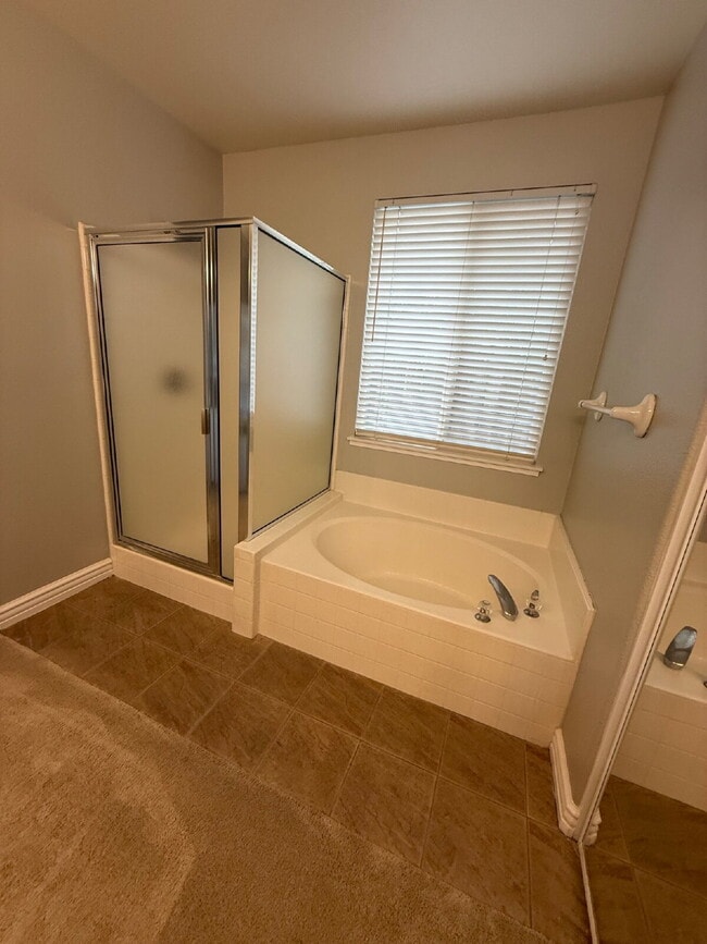 Building Photo - Beautiful and Spacious Newly Remolded ADU with Private Entrance - Newly painted, new appliances -...