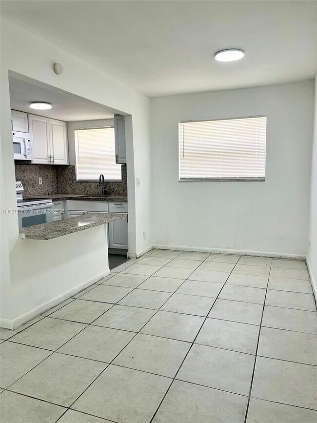 Building Photo - 830 SW 74th Terrace
