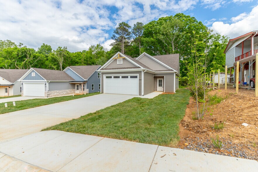 Building Photo - 4646 Heiskell Dr