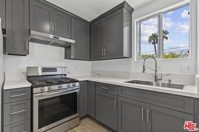 Building Photo - 205 7th Ave