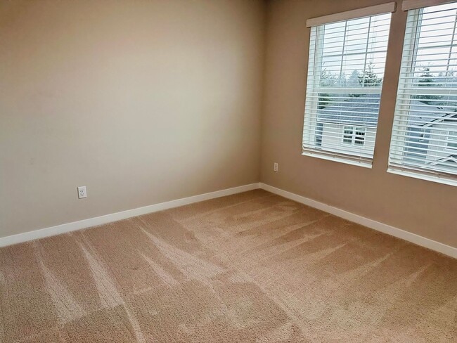 Building Photo - Newer 3-Story 3 Bedroom DR Horton Home in Lake Stickney/Everett - SHORT TERM LEASE OFFER