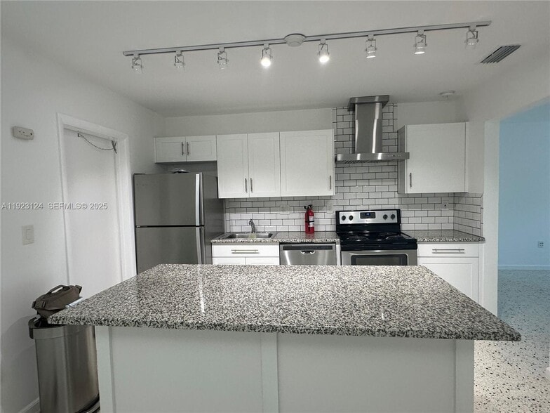 Building Photo - 3554 SW 13th Ter