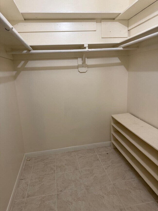 Building Photo - 9826 Sagewell Dr