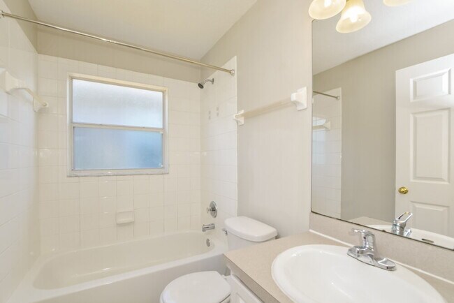 Building Photo - 157 Stone Gable Cir