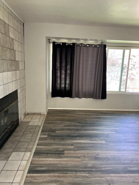 Building Photo - Great area near Central Santee