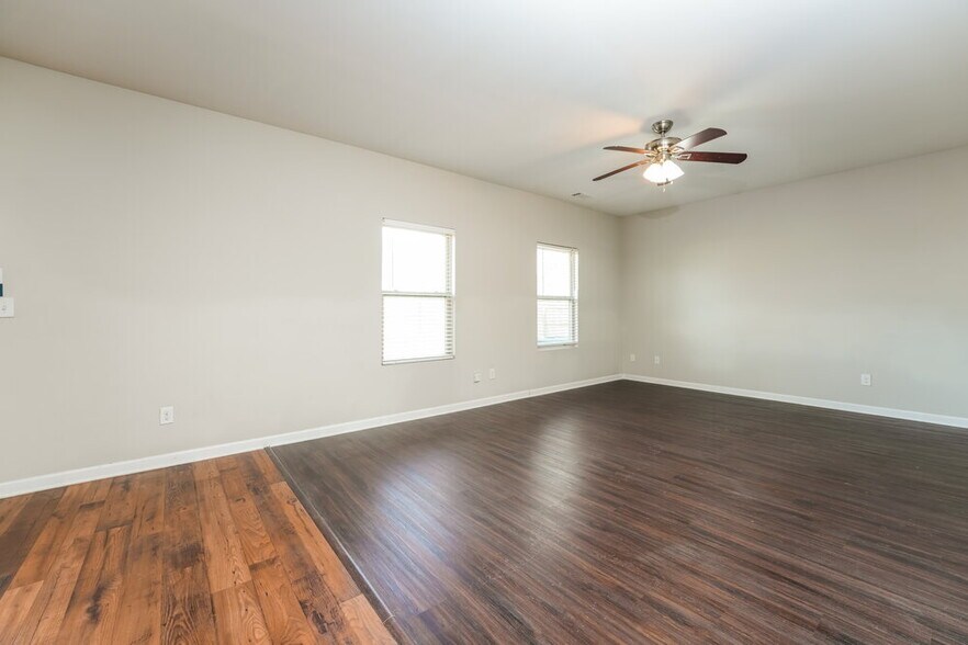 Building Photo - 4059 Clay Ct SE