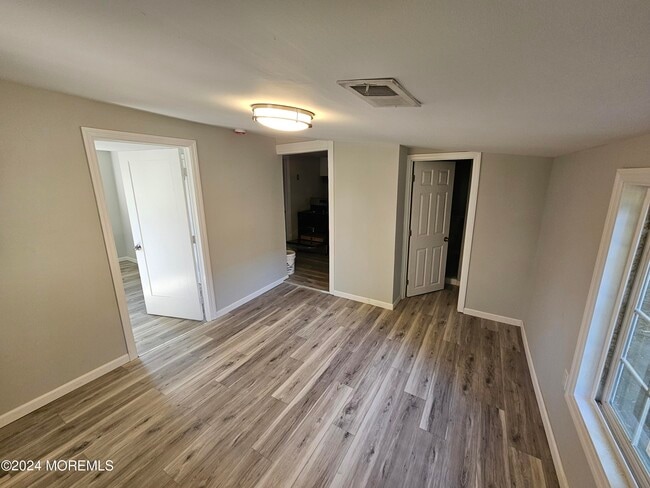 Building Photo - 912 Sunset Ave