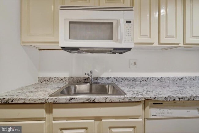 Building Photo - 1351 Monroe St NW