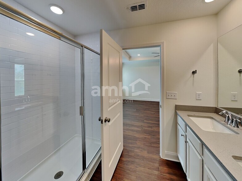 Building Photo - 453 Onate Cir